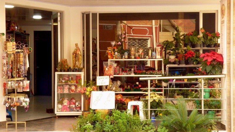 Entrada del Almacén Religioso y Artesanal Divino Niño Jesús
