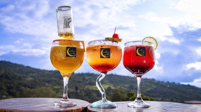 Cóctel con garnish
